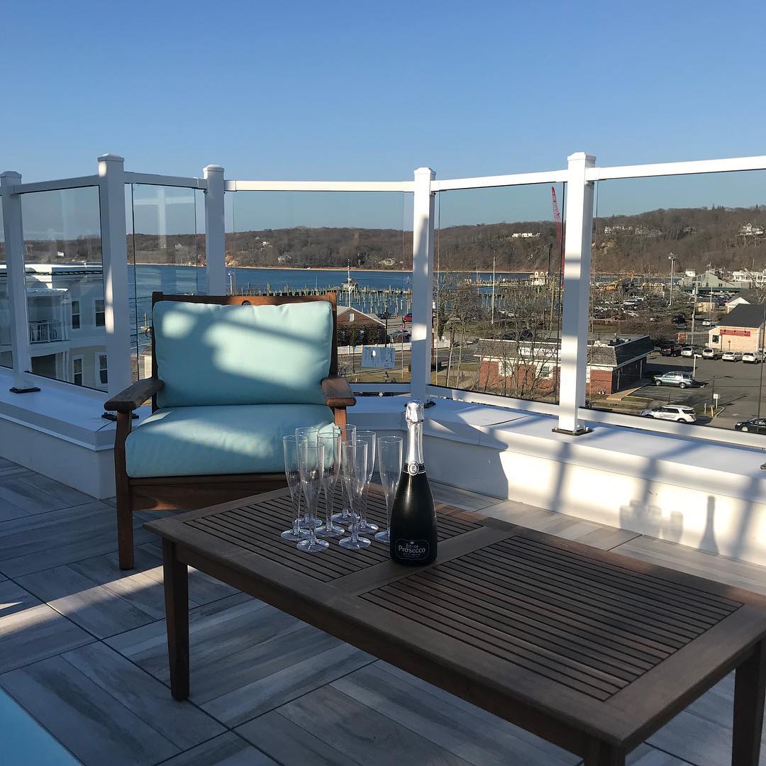 Who else can’t wait for the warm weather? Come visit us for a tour and make The Shipyard your new home. #rooftopdeck #luxuryliving @tritecre @greystarapartments #negreystar
