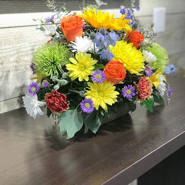 Fresh Flowers in the Lobby to welcome you home! @portjeffersonflorist @tritecre @greystarapartments #negreystar #portjeffersonvillage #portjeffharbor #luxuryliving #apartmentliving