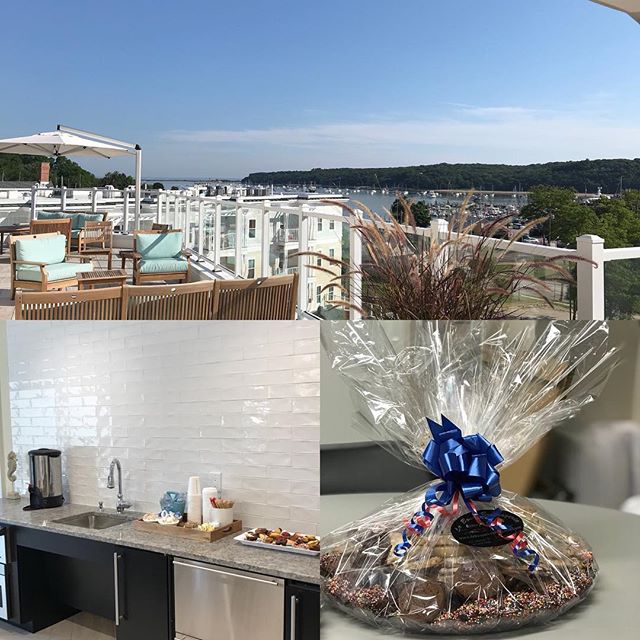 We firmly believe everyone should start they morning here.  Thank you La Bonne Boulangerie for the treats.  #rooftop #loveithere #summerishere Tritec Real Estate Company #negreystar