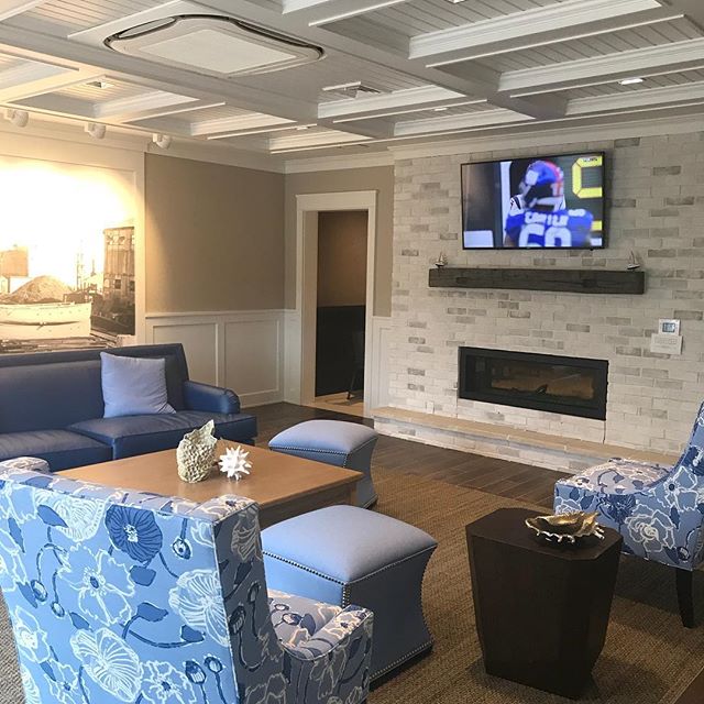 The Gallery is the best place in the house to watch football! 🏈 Head on down and catch some of the game with your family and friends #footballisfamily #lovewhereyoulive #negreystar @greystarapts @tritecre